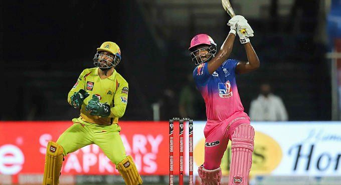सीएसके के खिलाफ बेहतरीन शॉट लगाते संंजू सैमसन